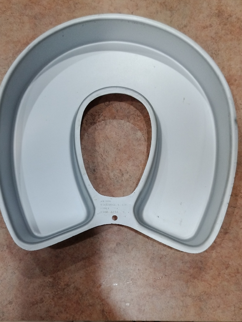 Vintage Wilton aluminum horseshoe cake pan, specifically model #502-3258